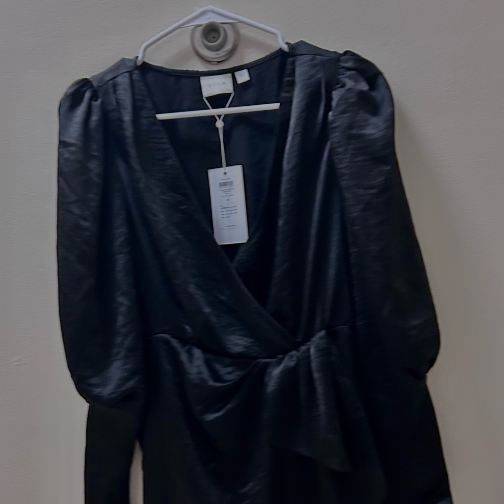Satin VILA NWT v neck dress.
